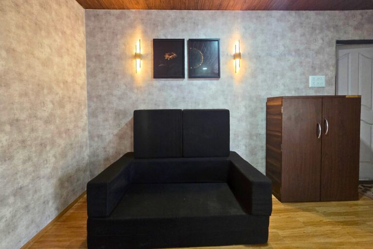 Sihra Villa, Neral: Sofa-cum-bed and wardrobe in the bedroom