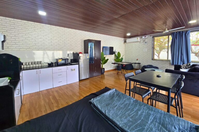 Sihra Villa, Neral: Studio kitchenette, four-seat dining table and bean bags