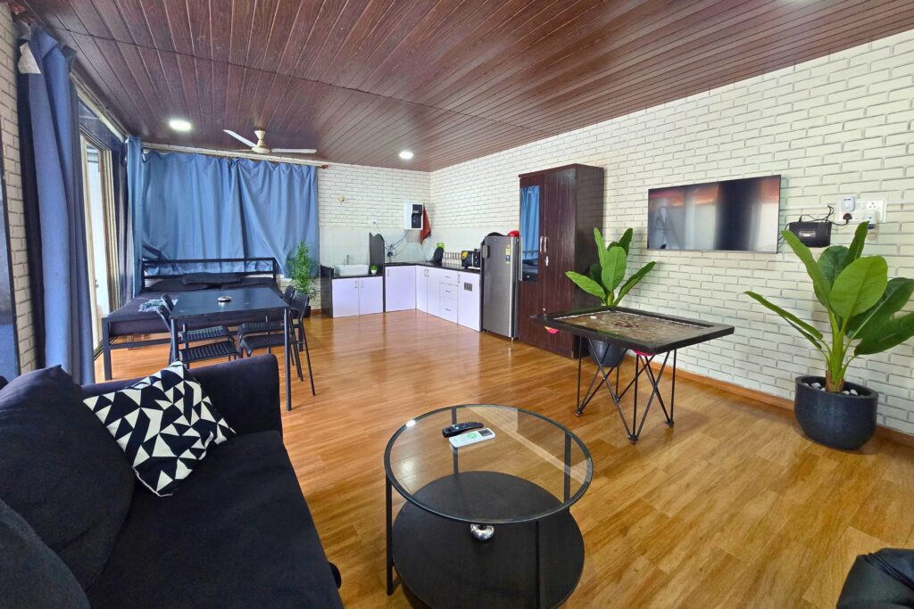 Sihra Villa, Neral: Studio living room with sofa, dining table and wall TV
